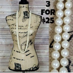 Oversized Faux Pearls Necklace